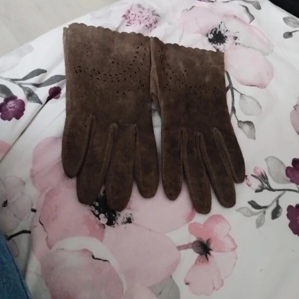 Chic Brown Suede Gloves